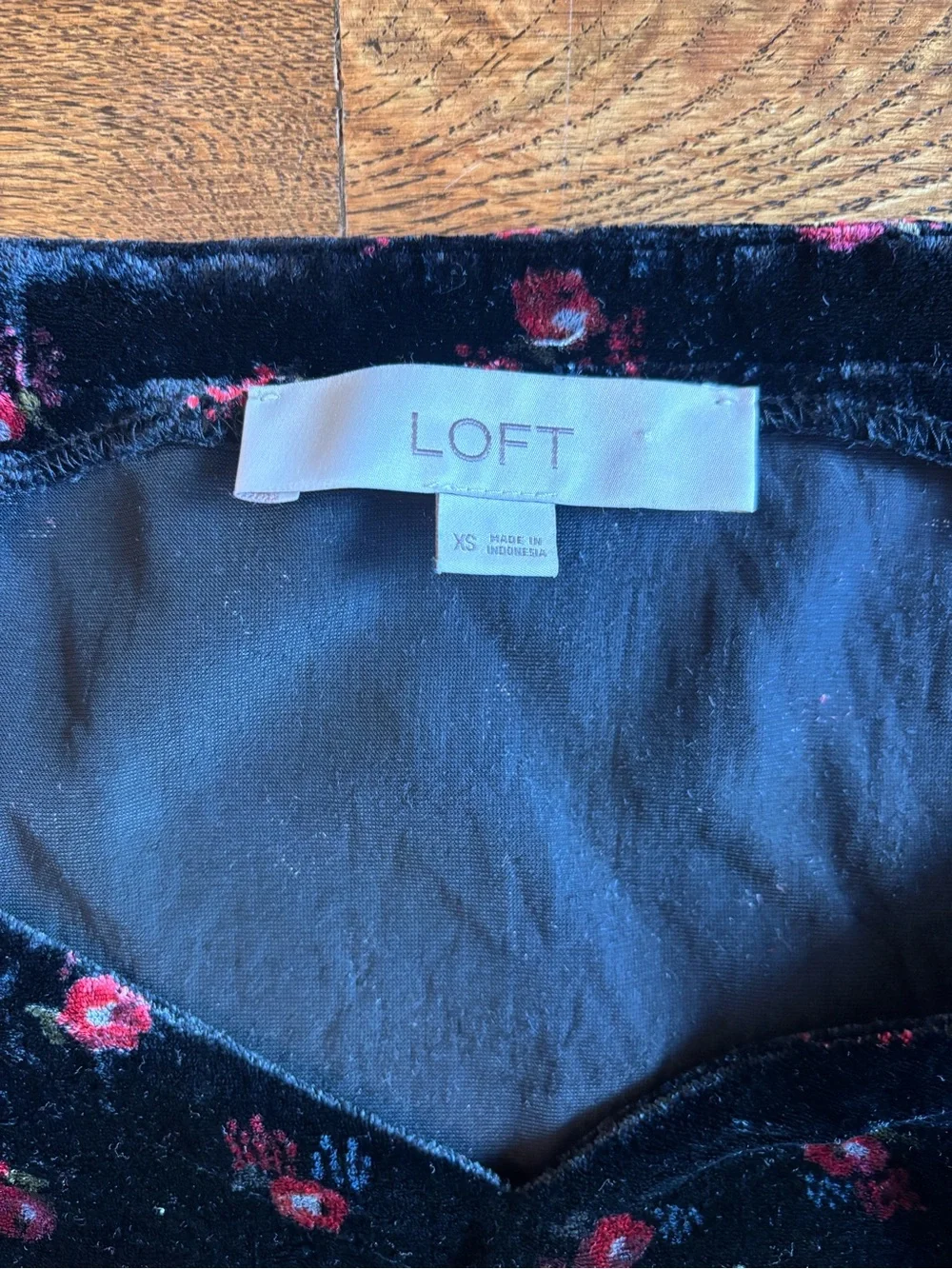 LOFT Black Velvet Floral Puff-Sleeve Top XS